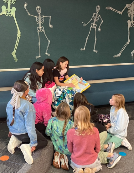 children read in the Horizon library